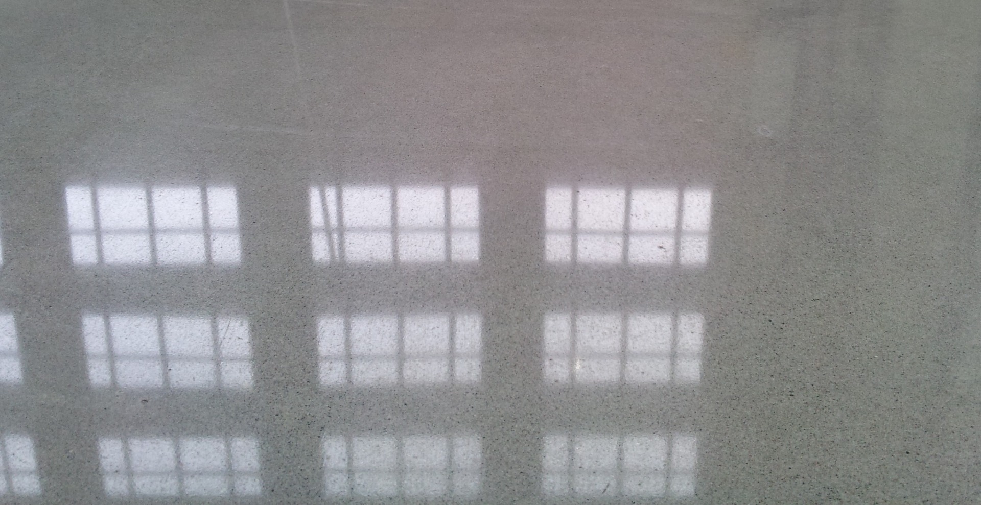 Slipt betonggulv i garasje