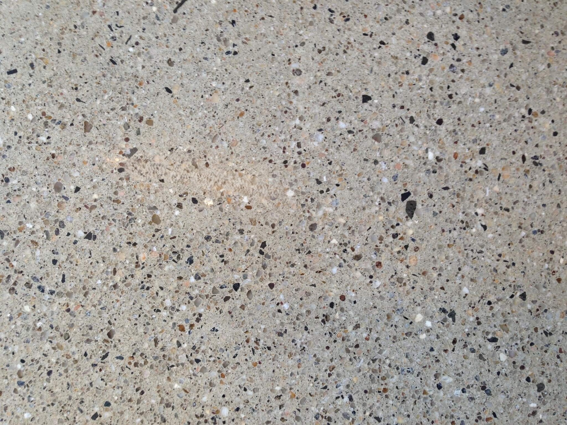 Salt og pepper betongoverflate